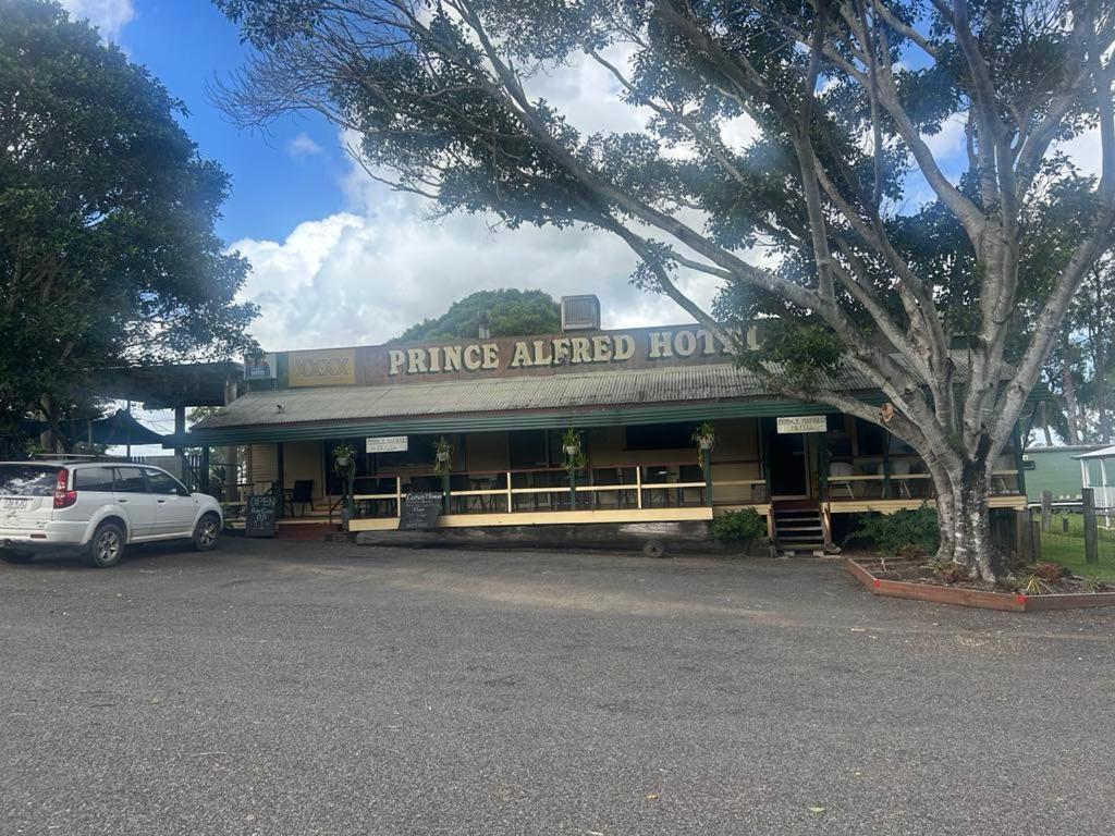 Gundy Pub & Caravan Park Gundiah Exterior photo